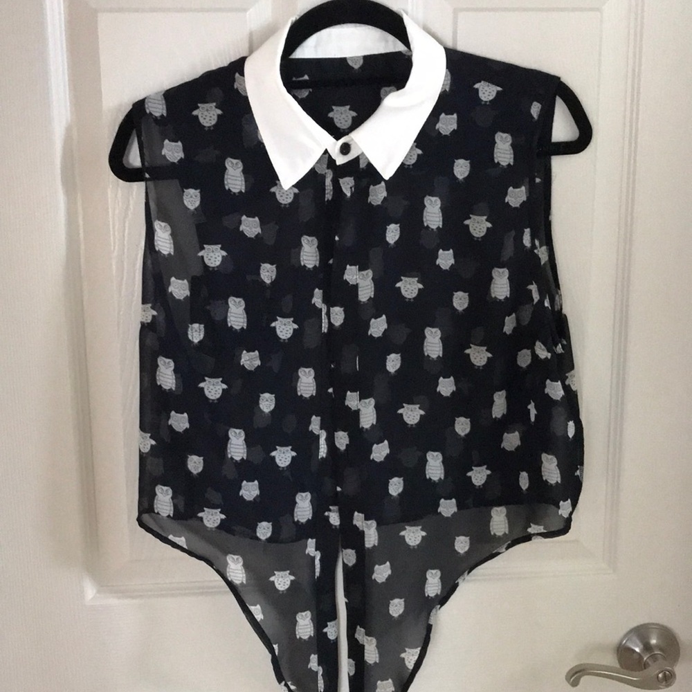 Navy blue & white owl print crop top